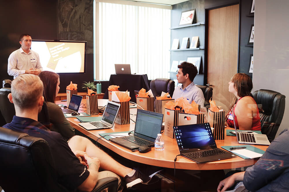 An image of people seeing a presentation in a conferrence room